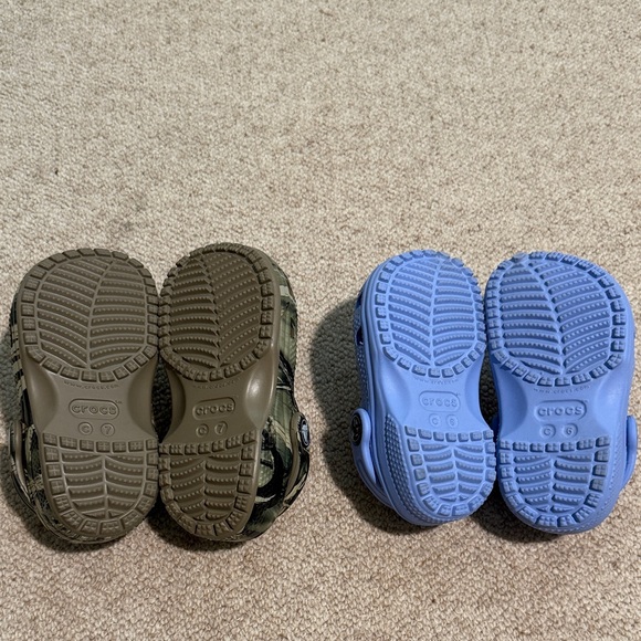 Toddler boy Crocs Set - Camouflage and Blue - Picture 2 of 4